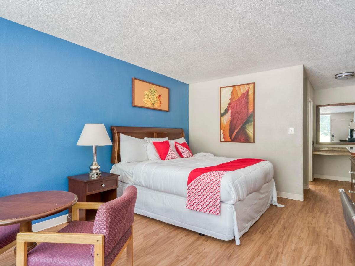 Oyo Hotel Battleboro מראה חיצוני תמונה